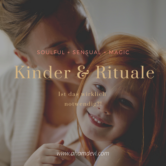 Kind und Mutter kuscheln. Kinder & Rituale, ist das wirklich notwendig?!